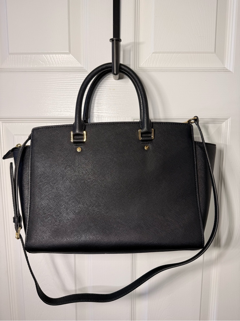 Michael Kors Black Selma Handbag with Gold Hardware with original dust bag - Picture 2 of 15